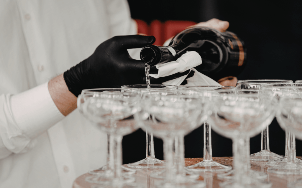 Experiencia sensorial guiada de cata de ginebra en Barcelona